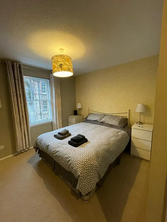 One Bedroom Websters Land Flat - Grassmarket Edinburgh Apartment